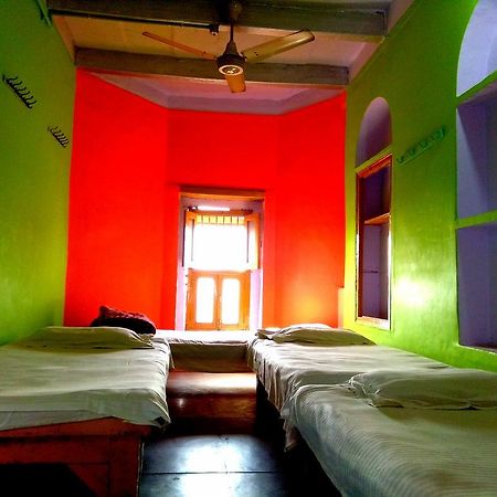 Yogi Lodge Βαρανάσι Εξωτερικό φωτογραφία
