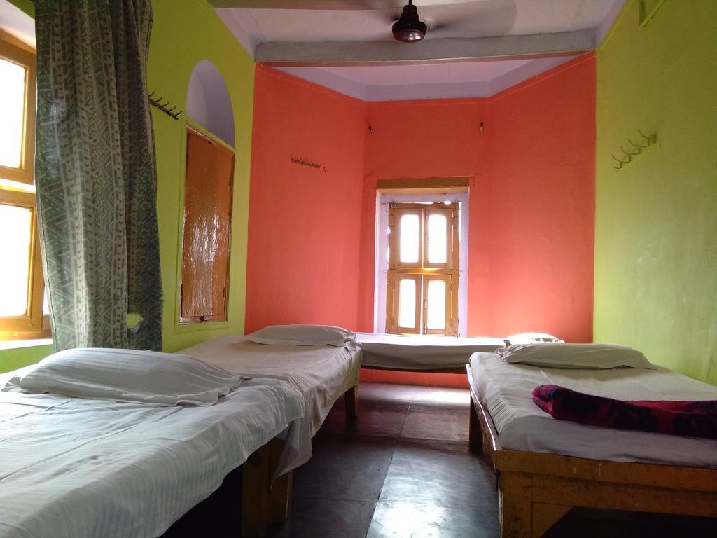 Yogi Lodge Βαρανάσι Εξωτερικό φωτογραφία